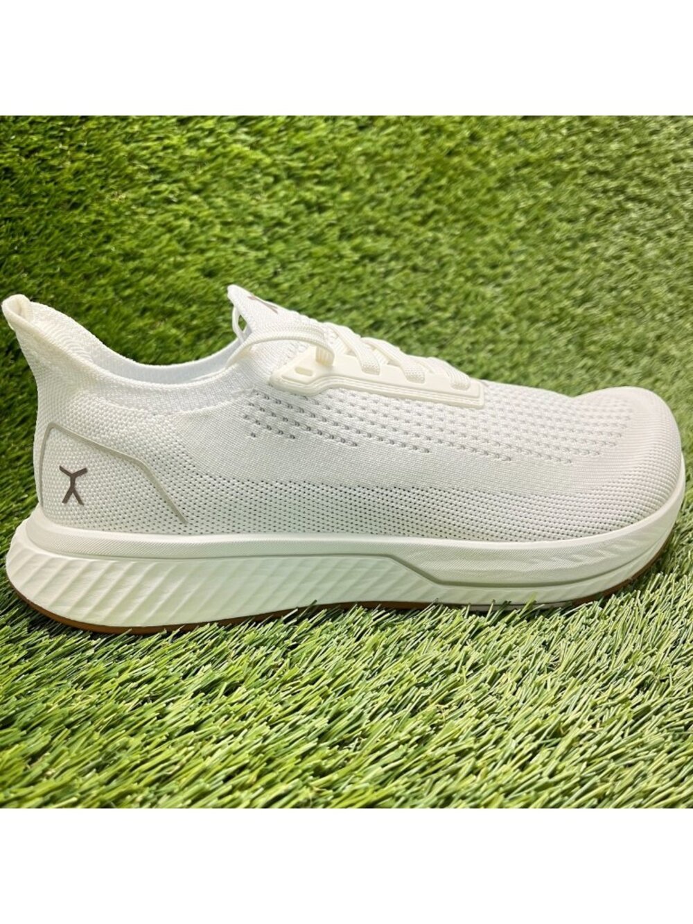 Flux Footwear Adapt Runner White Womens Size 8.5 Mens 7 Athletic Shoes Sneakers